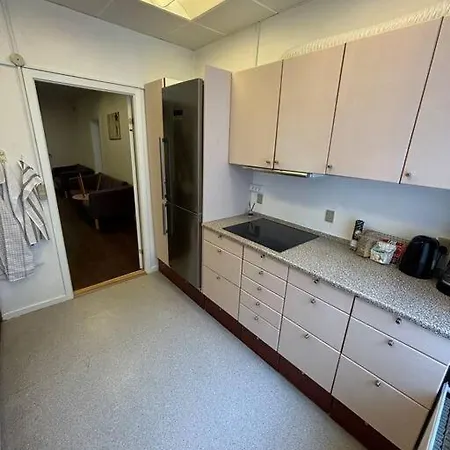 Apartment 7 Bedroom - Free Parking