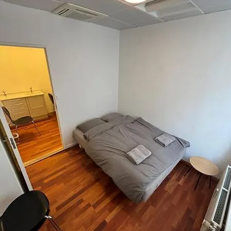 7 Bedroom - Free Parking *