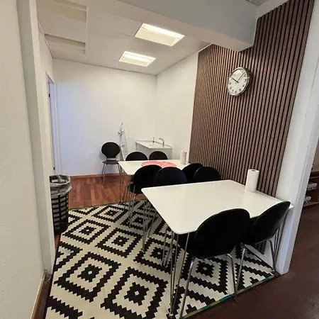7 Bedroom - Free Parking