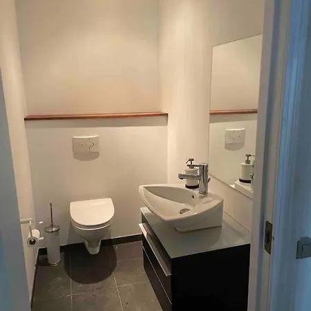 Lägenhet 7 Bedroom - Free Parking