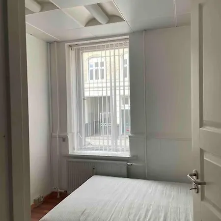 Apartment 7 Bedroom - Free Parking *