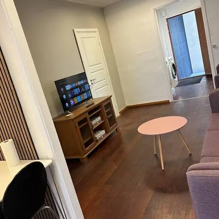 7 Bedroom - Free Parking Apartment Aalborg