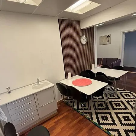 7 Bedroom - Free Parking Lägenhet