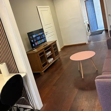 7 Bedroom - Free Parking Lägenhet